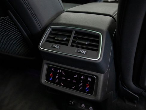 Used 2023 Audi e-tron Premium Plus w/ Premium Plus Package image 29