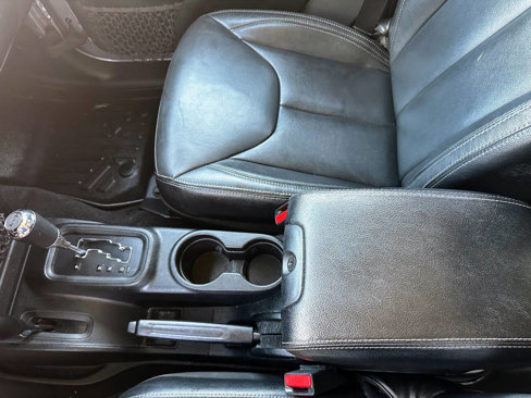 Used 2018 Jeep Wrangler Unlimited Sahara image 35