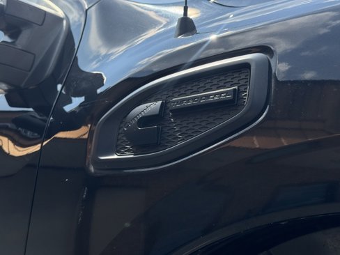 Used 2019 Nissan Titan SV w/ SV Convenience Package image 8