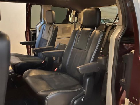 Used 2019 Dodge Grand Caravan SXT image 15