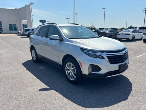 Used 2022 Chevrolet Equinox LT image 2