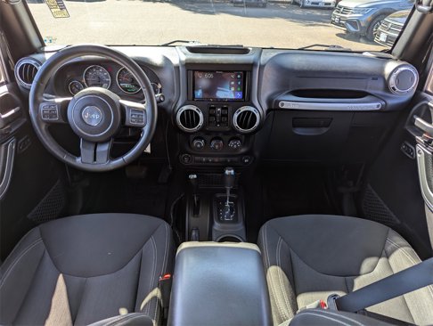 Used 2015 Jeep Wrangler Unlimited Rubicon w/ Connectivity Group image 21