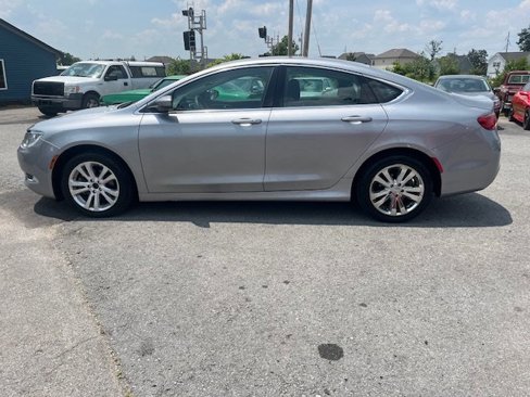 Used 2016 Chrysler 200 Limited image 8