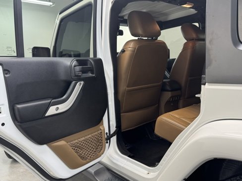 Used 2018 Jeep Wrangler Unlimited Sahara image 25