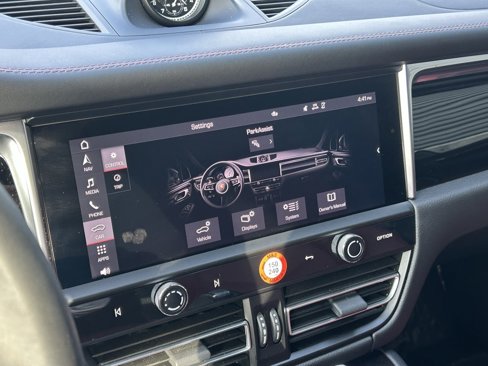 Certified 2025 Porsche Macan image 25
