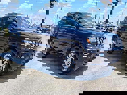 Used 2019 Jeep Grand Cherokee Laredo image 11