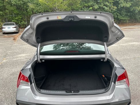 Certified 2025 Hyundai Elantra Sport image 22