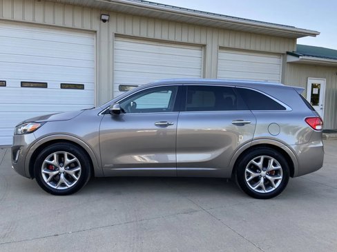 Used 2017 Kia Sorento SX image 4