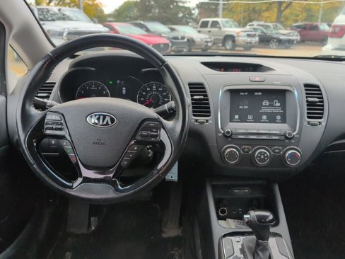 Used 2017 Kia Forte S image 5