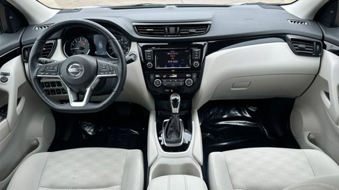 Used 2022 Nissan Rogue Sport SV image 19