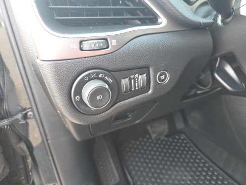 Used 2019 Jeep Cherokee Latitude Plus w/ Comfort/Convenience Group image 17