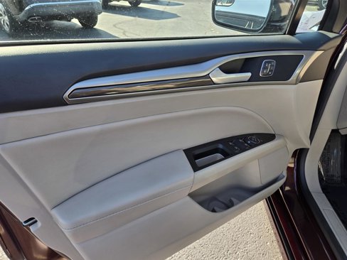 Used 2017 Ford Fusion SE image 33