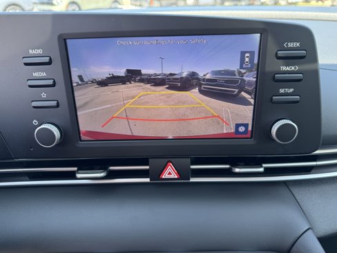 Used 2023 Hyundai Elantra SE image 21