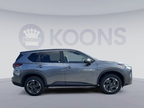Used 2024 Nissan Rogue SV image 8