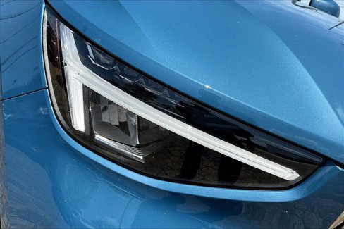 New 2025 Volvo XC40 B5 Core w/ Climate Package image 16