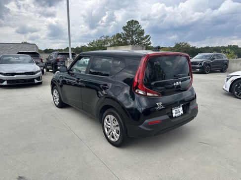 Used 2022 Kia Soul LX image 8