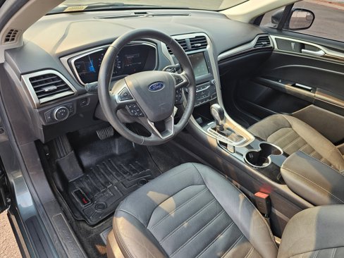 Used 2015 Ford Fusion SE w/ Equipment Group 202A image 2
