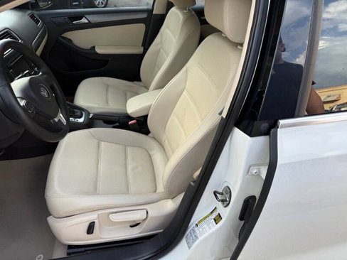 Used 2014 Volkswagen Jetta TDI image 12