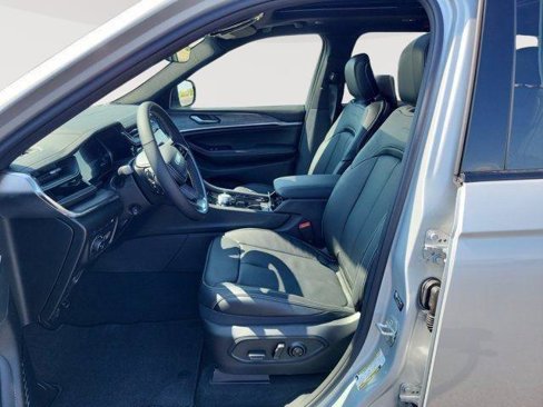 New 2023 Jeep Grand Cherokee Overland w/ Rear Seat Video Group I image 9