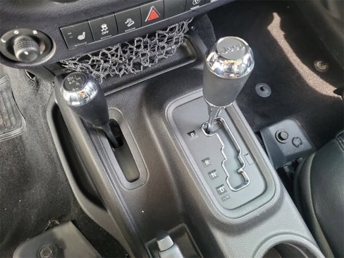Used 2015 Jeep Wrangler Unlimited Sahara image 23