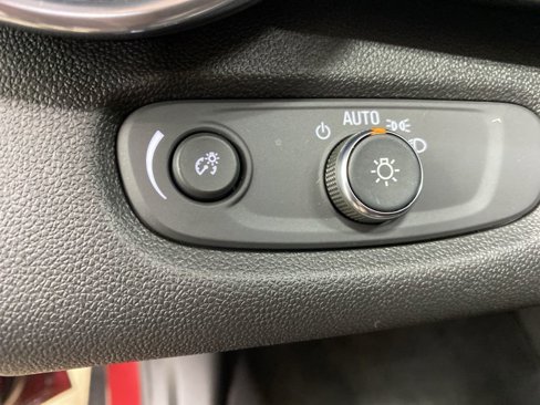 Used 2025 Chevrolet Trax LT w/ LT Convenience Package image 28