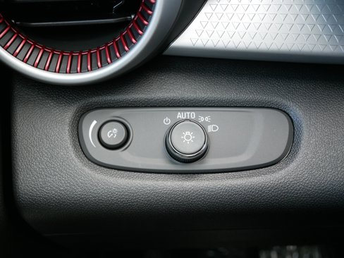 New 2025 Chevrolet Trax RS w/ Sunroof Package image 22