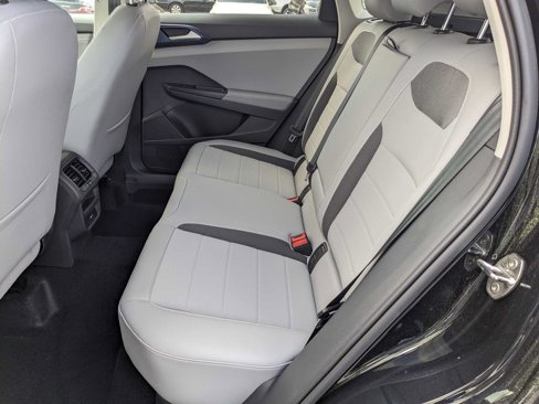 New 2024 Volkswagen Taos SE image 27