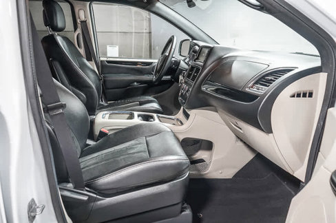 Used 2019 Dodge Grand Caravan SXT image 18