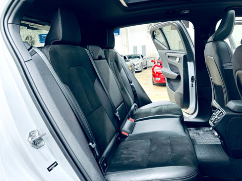 Used 2022 Volvo XC40 T5 R-Design w/ Advanced Package image 39