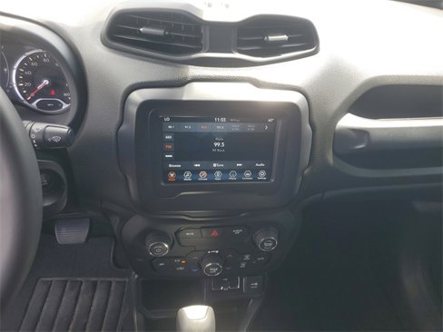Used 2018 Jeep Renegade Latitude image 22