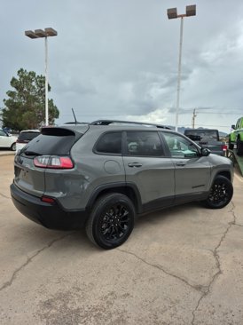 Used 2023 Jeep Cherokee Altitude Lux image 5