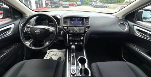 Used 2018 Nissan Pathfinder SV image 16