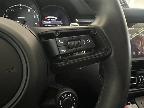 Used 2023 Porsche Macan Turbo image 32