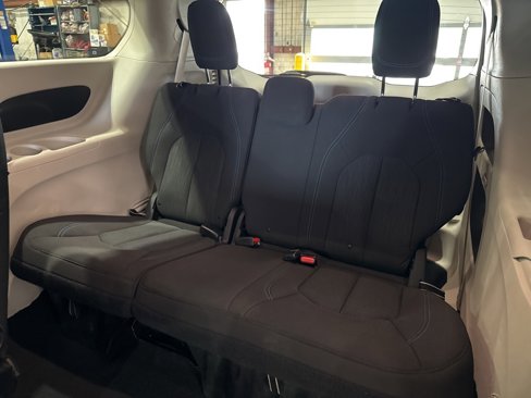 Used 2021 Chrysler Pacifica Touring w/ Cold Weather Group image 29