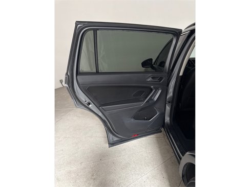 Used 2019 Volkswagen Tiguan SE w/ Panoramic Sunroof Package image 13
