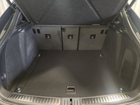 Used 2025 Porsche Macan image 23
