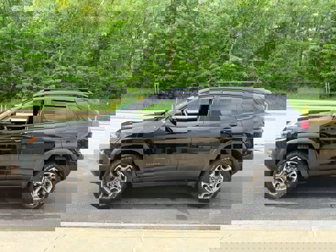 Certified 2022 Jeep Cherokee Trailhawk image 4