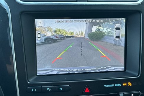 Used 2017 Ford Explorer Platinum image 19