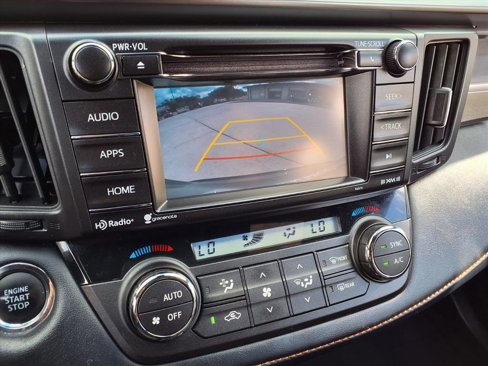 Used 2018 Toyota RAV4 SE image 19