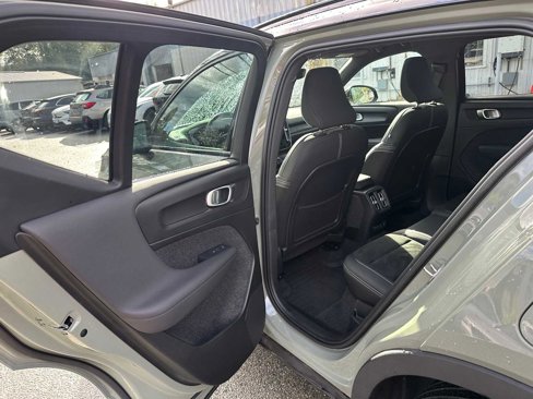 Certified 2023 Volvo XC40 Recharge Ultimate w/ Protection Package Premier image 24