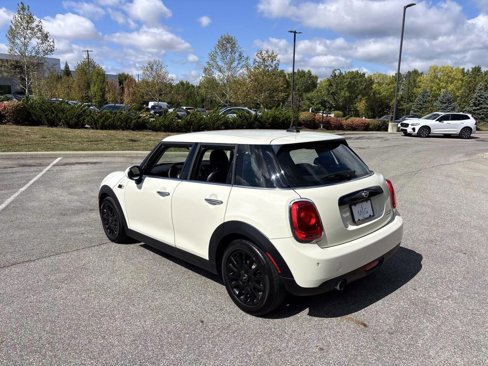 Used 2018 MINI Cooper 4-Door Hardtop image 5