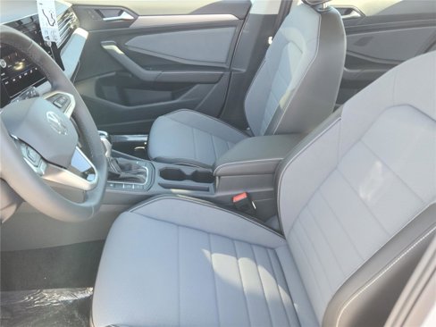 New 2025 Volkswagen Jetta SE image 10