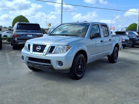 Used 2015 Nissan Frontier SV image 2