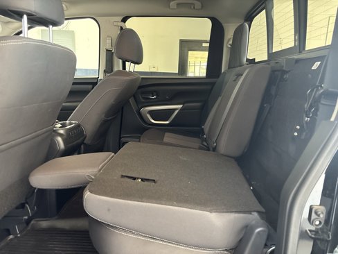 Used 2022 Nissan Titan SV w/ SV Convenience Package image 13