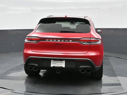 Used 2025 Porsche Macan image 3