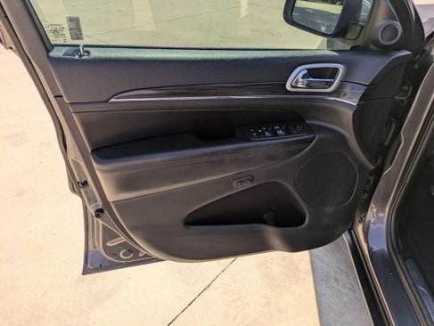 Used 2021 Jeep Grand Cherokee Limited image 11