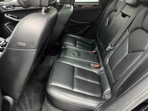 Used 2018 Porsche Macan S image 32