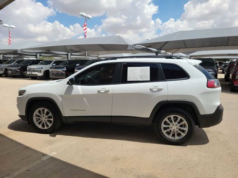 Used 2022 Jeep Cherokee Latitude Lux image 3