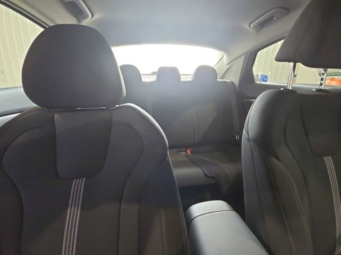 Used 2025 Hyundai Elantra SE image 15
