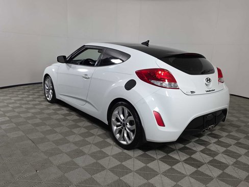 Used 2013 Hyundai Veloster w/ Style Pkg image 5